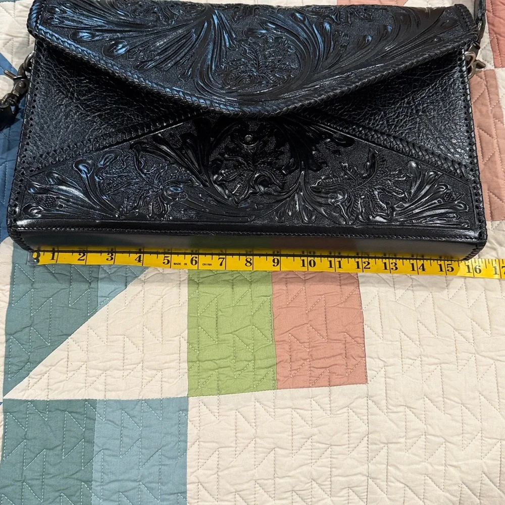 Elegant Black Embossed Leather bag - Picture 13 of 15